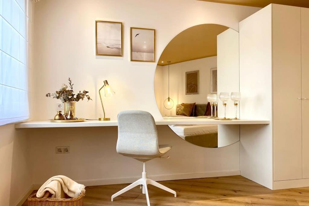 Komfort - Zentral, Mit Balkon Und Waschmaschine