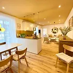 Komfort - Zentral, Mit Balkon Und Waschmaschine Apartment Düsseldorf