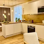 Komfort - Zentral, Mit Balkon Und Waschmaschine Apartment
