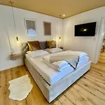 Komfort - Zentral, Mit Balkon Und Waschmaschine Apartment
