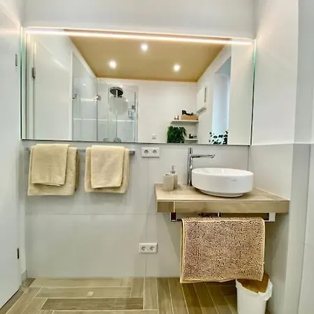 Komfort - Zentral, Mit Balkon Und Waschmaschine Appartement Düsseldorf