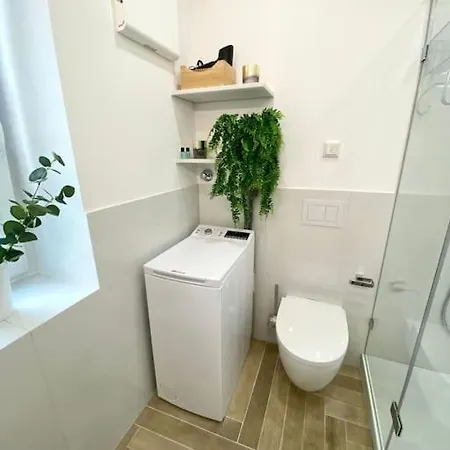 Komfort - Zentral, Mit Balkon Und Waschmaschine