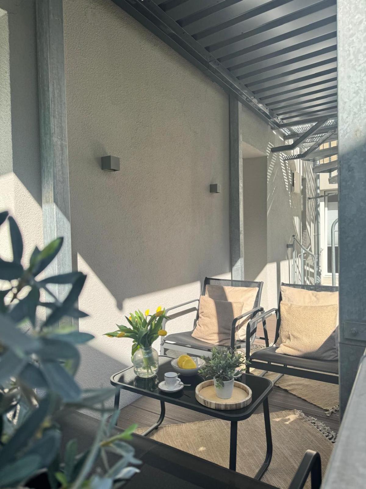 Komfort - Zentral, Mit Balkon Und Waschmaschine *