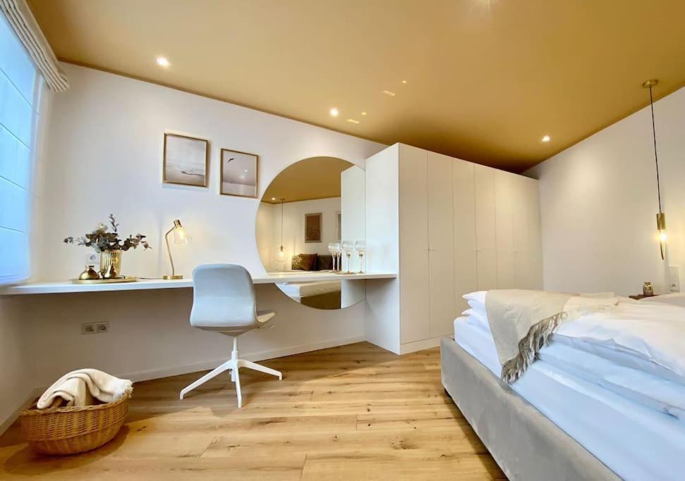 Komfort - Zentral, Mit Balkon Und Waschmaschine *