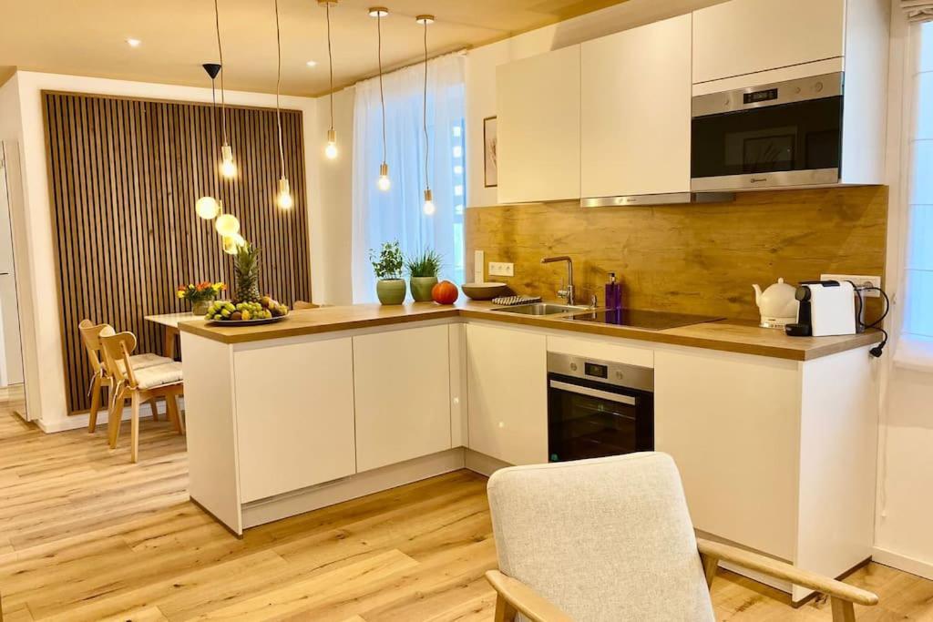 Komfort - Zentral, Mit Balkon Und Waschmaschine Apartment