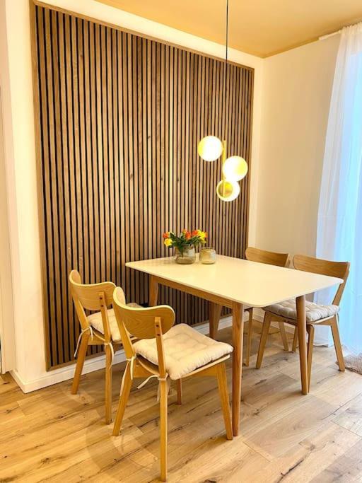 Komfort - Zentral, Mit Balkon Und Waschmaschine Düsseldorf