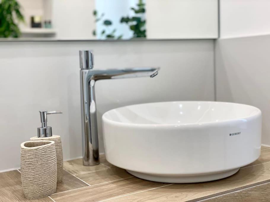 Komfort - Zentral, Mit Balkon Und Waschmaschine Apartment Düsseldorf