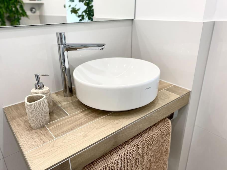 Apartment Komfort - Zentral, Mit Balkon Und Waschmaschine Düsseldorf